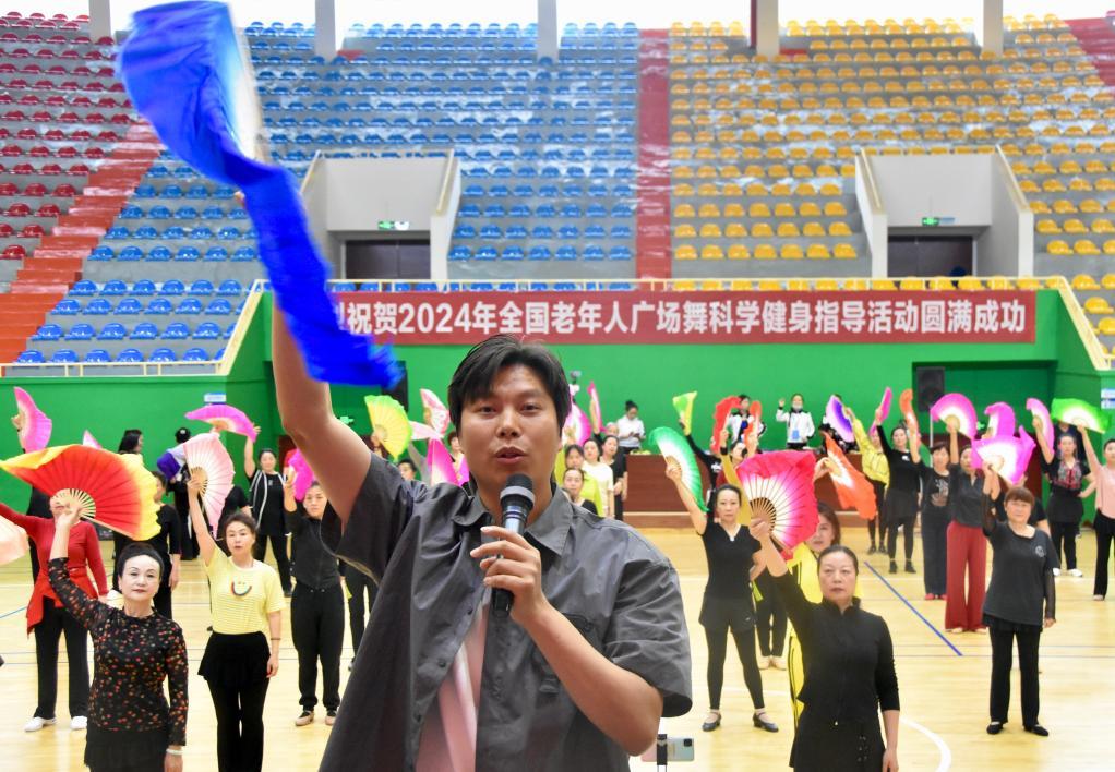 中国健身舞广场舞_广场舞大众健身操_大众健身对中国广场舞